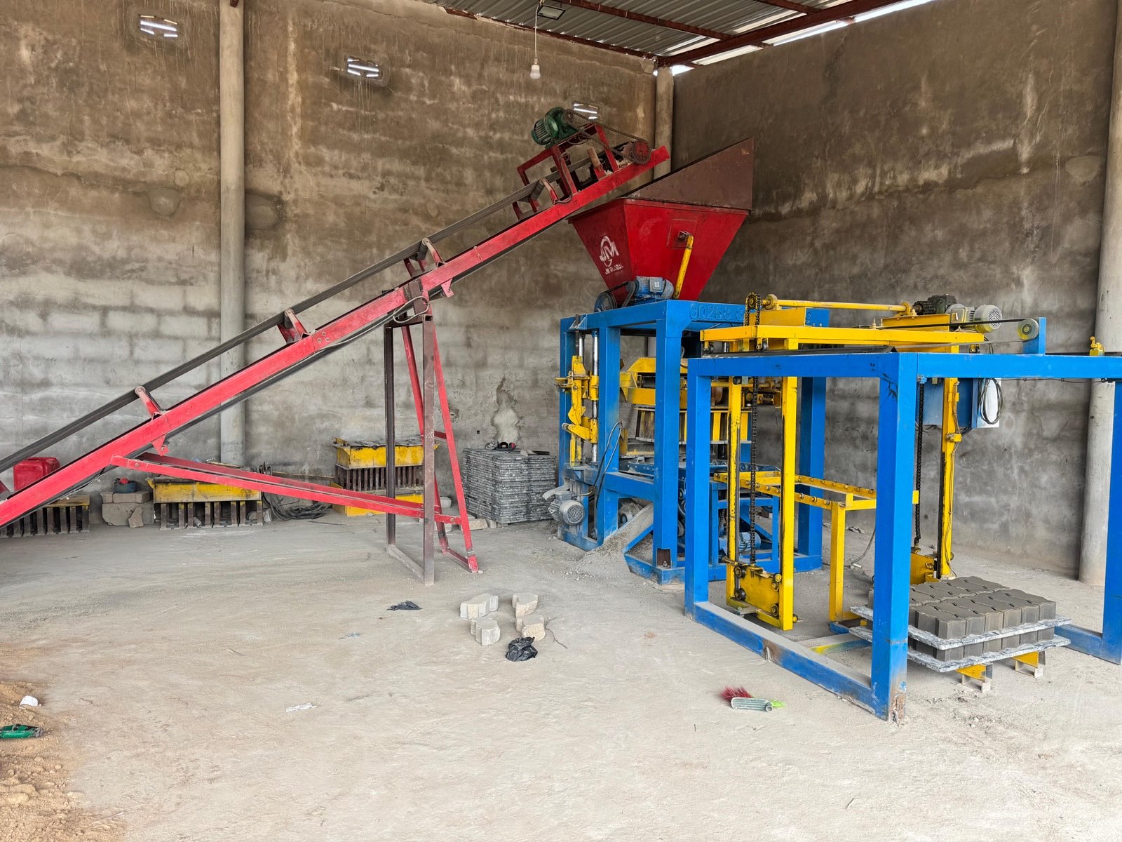 JM GLOBAL hydraulic block and paver machine